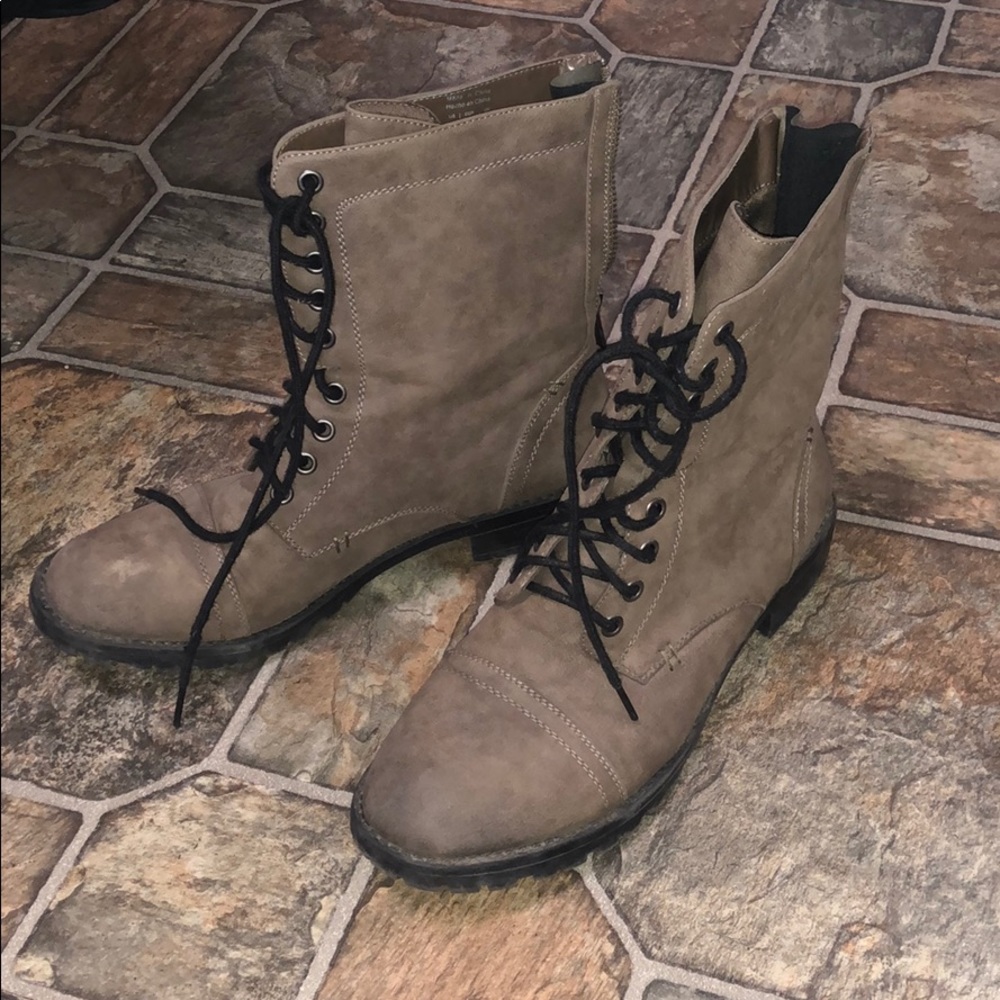 Combat boots